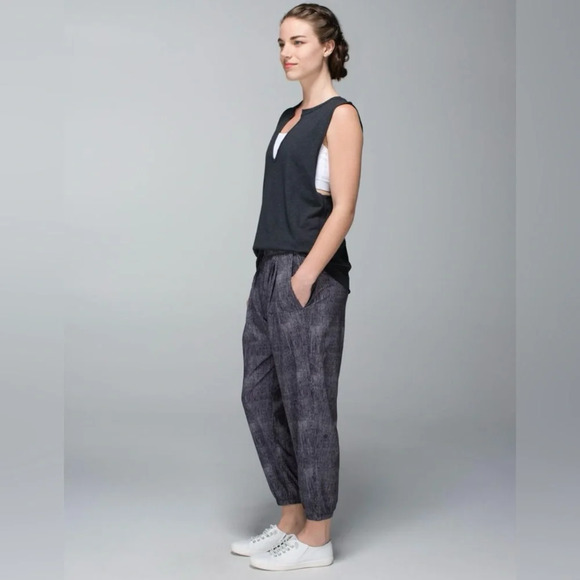 Lululemon Rollin' With My Omies Burlap Texture Dune Black yoga jogger pants 4 - Picture 2 of 15